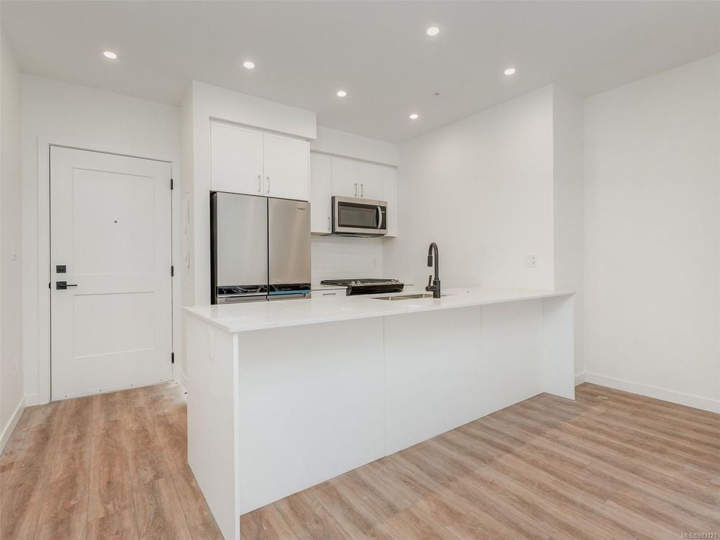 654 Granderson Rd, #212