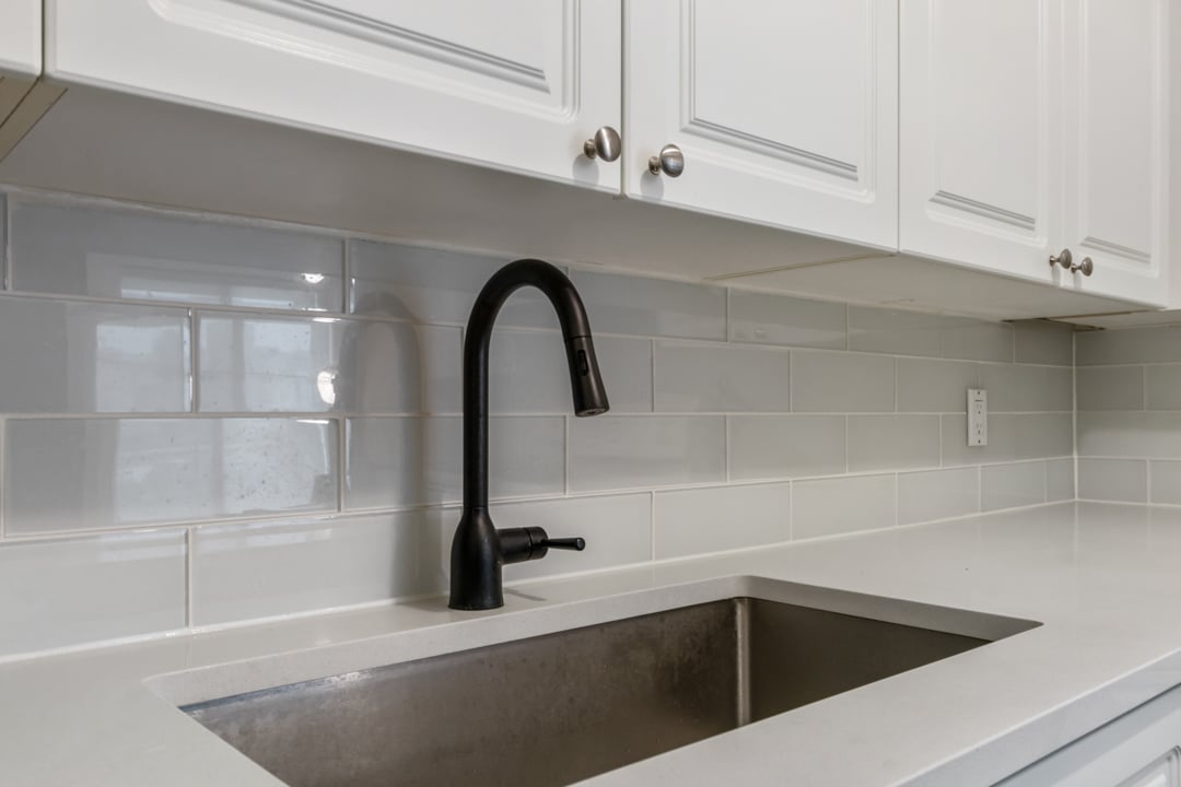 398 Eglinton Avenue E #611