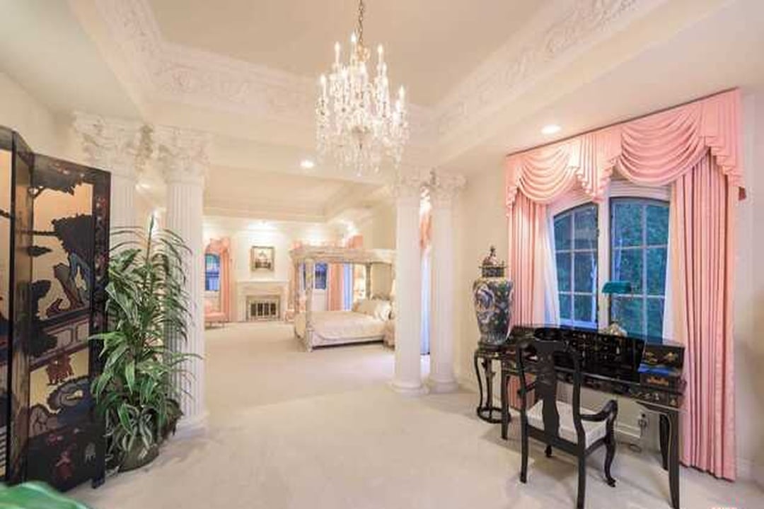 Manor Paradise