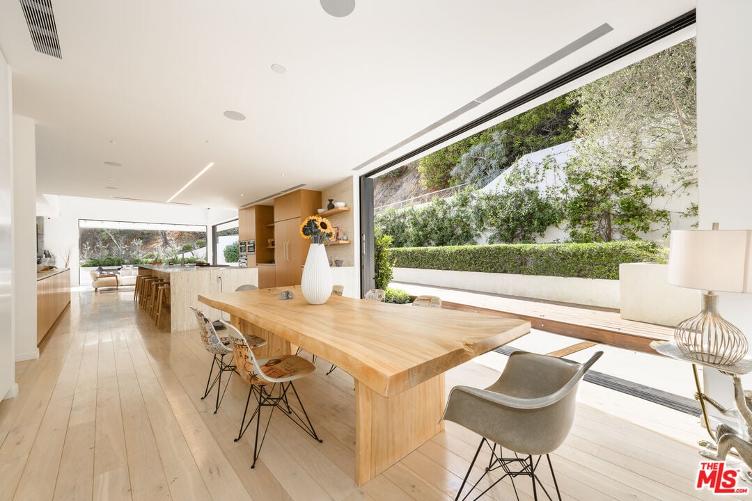 Pinnacle Manor, Willow Glen Rd, 90046