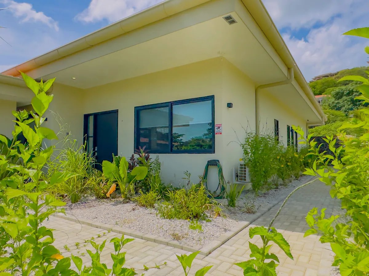 One-Level Home w/Solar, Pool, walk Club Access in Coco Bay Estates