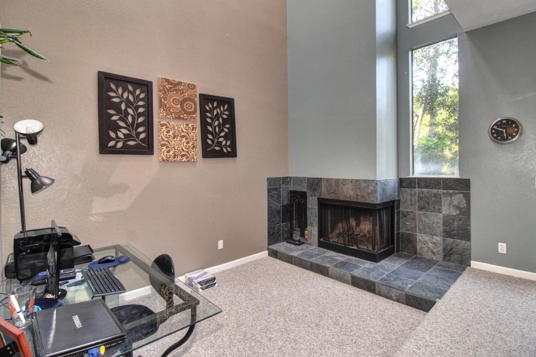 Gorgeous Condo in Popular Exeter Square!