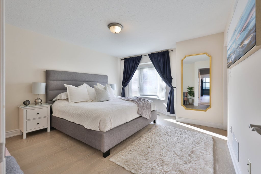 TH21-1385 Lakeshore Rd W 