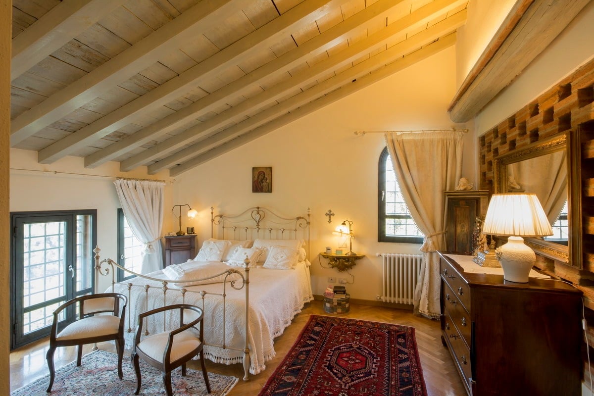 Villa In The Tuscan Hills