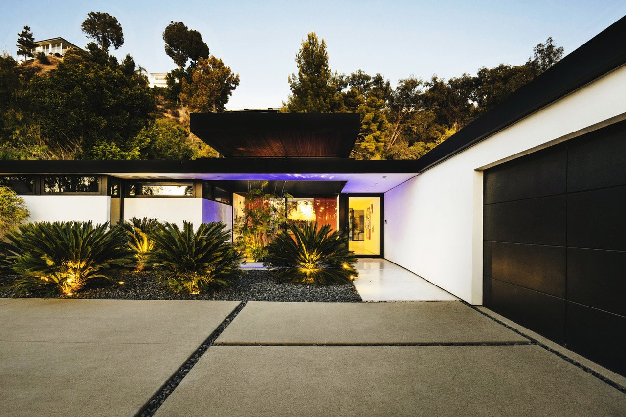 570 Evelyn Place