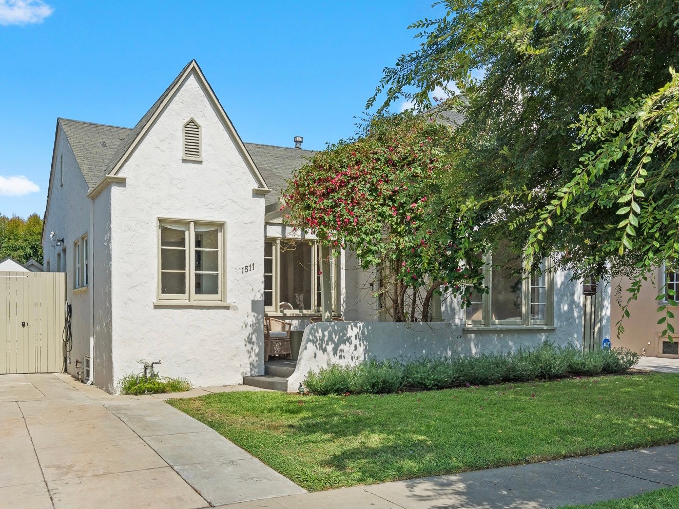 Re-imagined Quaint Country English with Guest House and Grand Rear Yard!