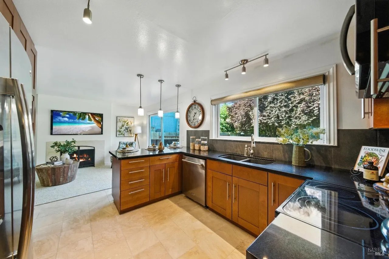 1925 Contra Costa Ave