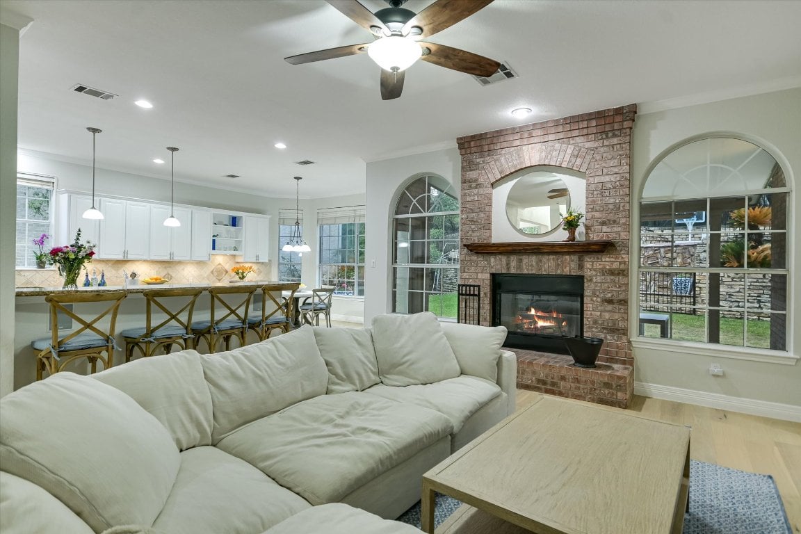 2112 Cliffs Edge Dr