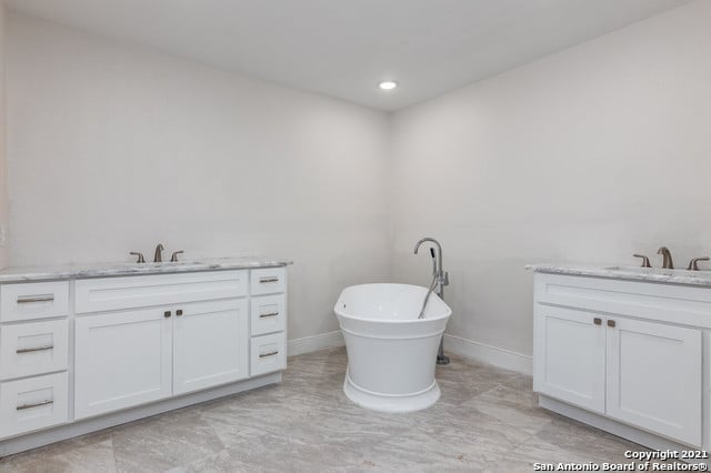 513 Rua DE Matta St