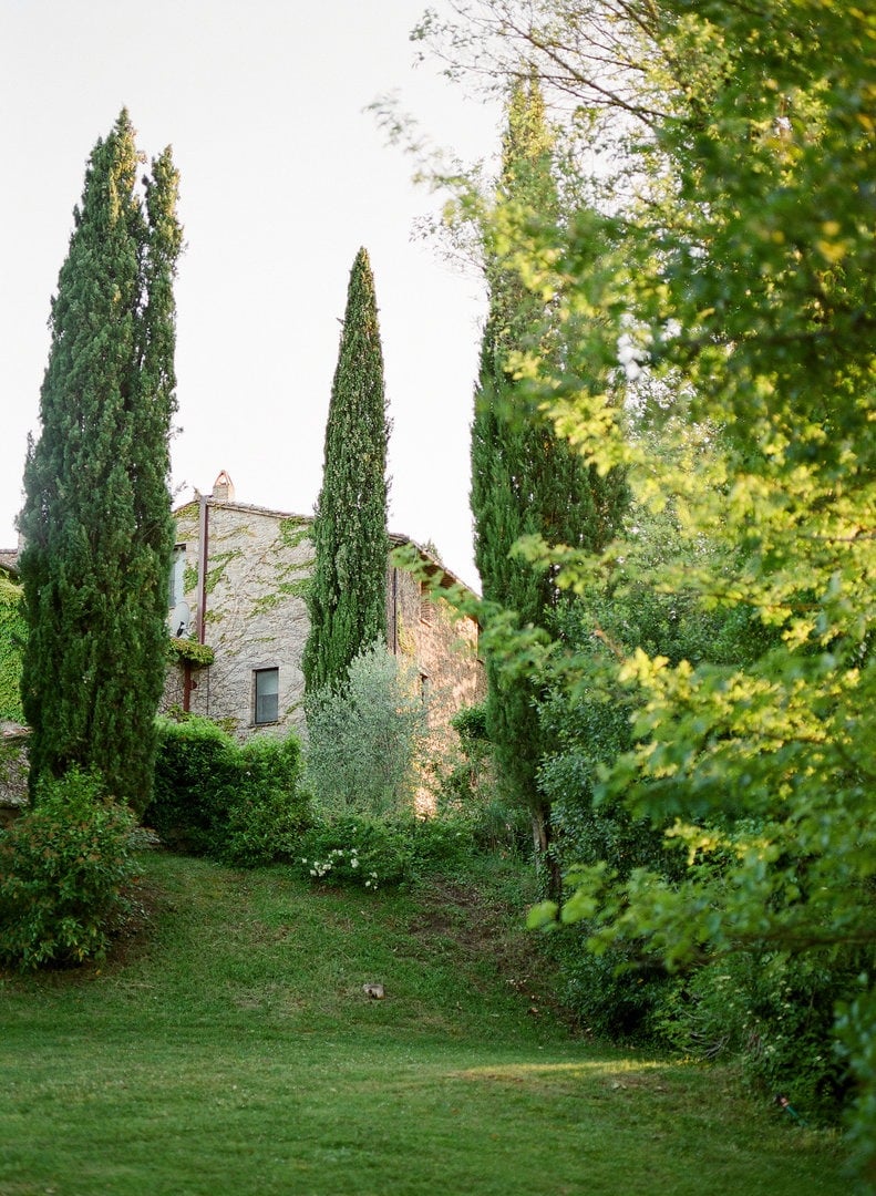 Wide Estate Composed of Houses and Amenities