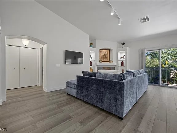 5000 Red Rock Unit: 240