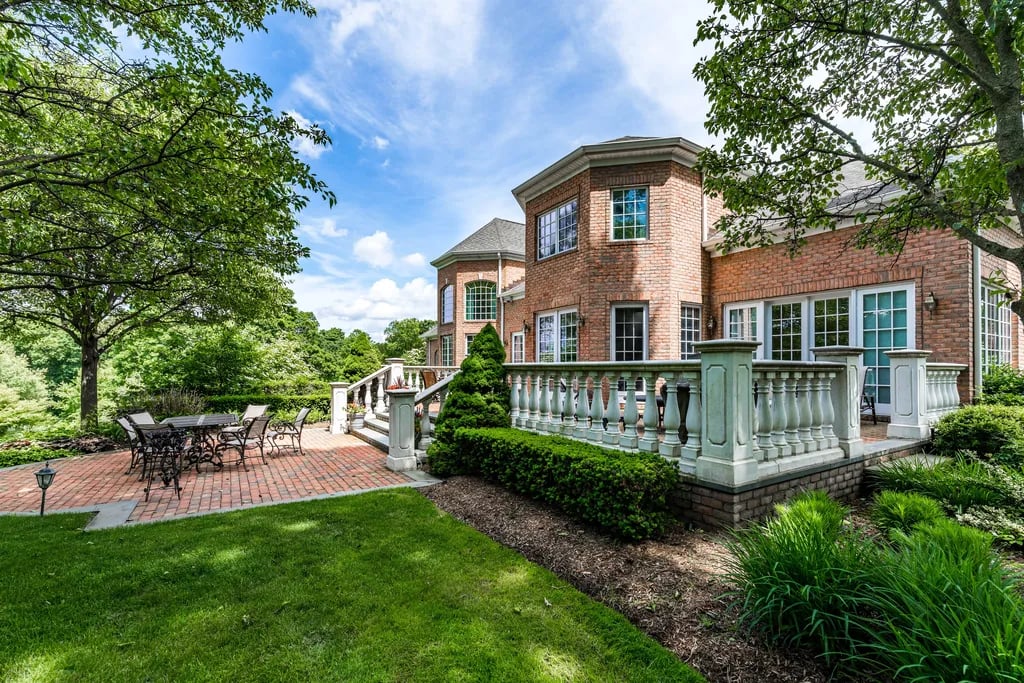 39 Hunting Hollow Ct