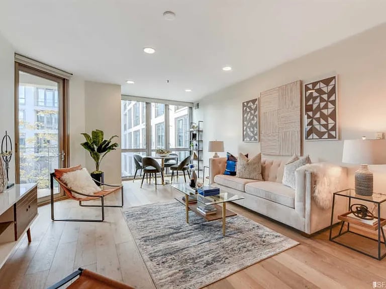 255 Berry St Apt 511