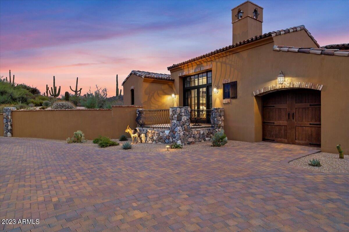 9514 E Madera Dr