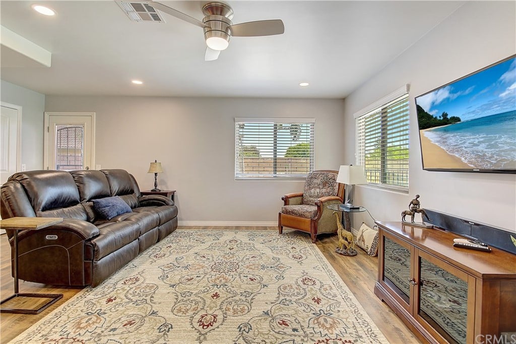 1266 Versailles Cir
