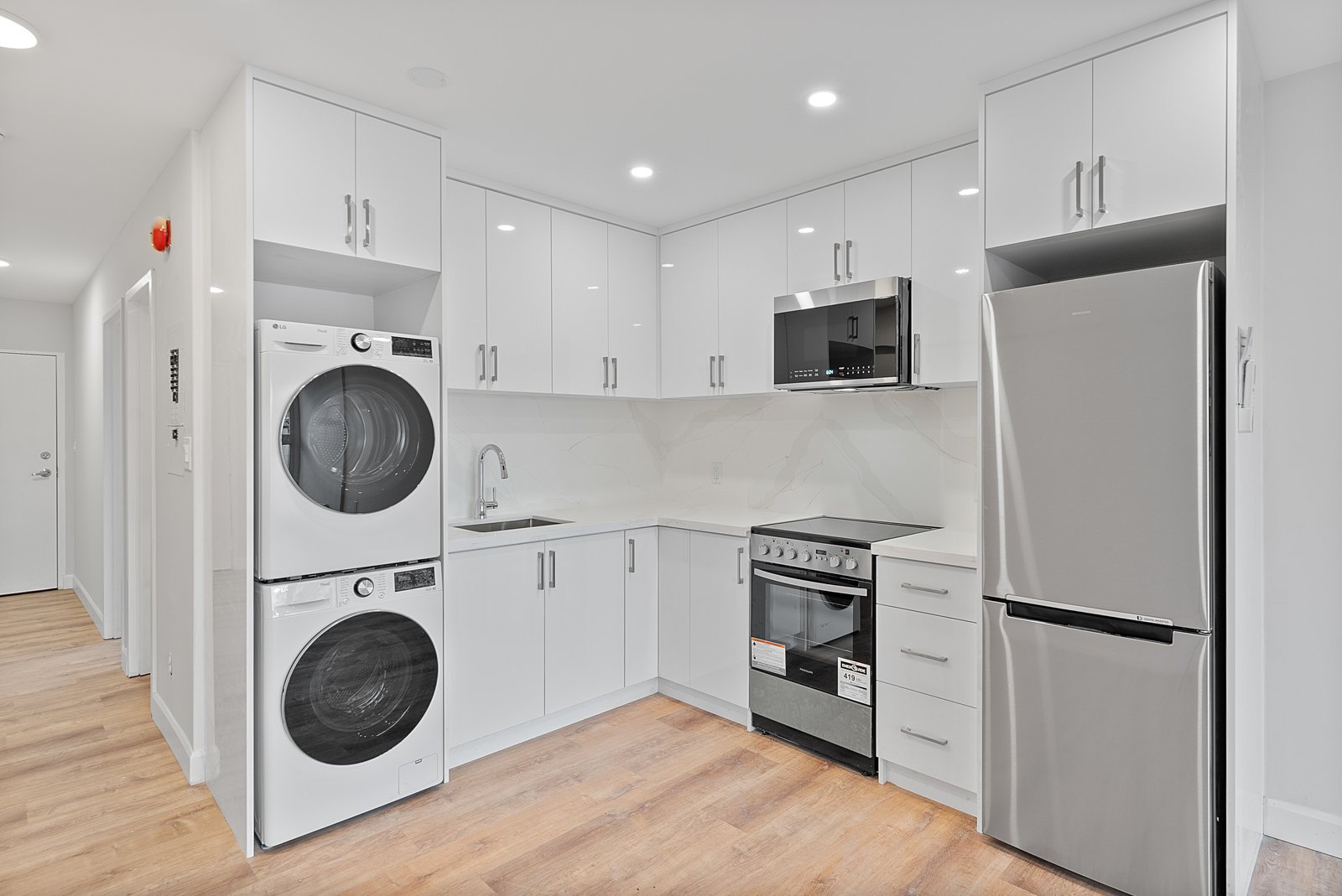 1328 Gerrard Street E 302