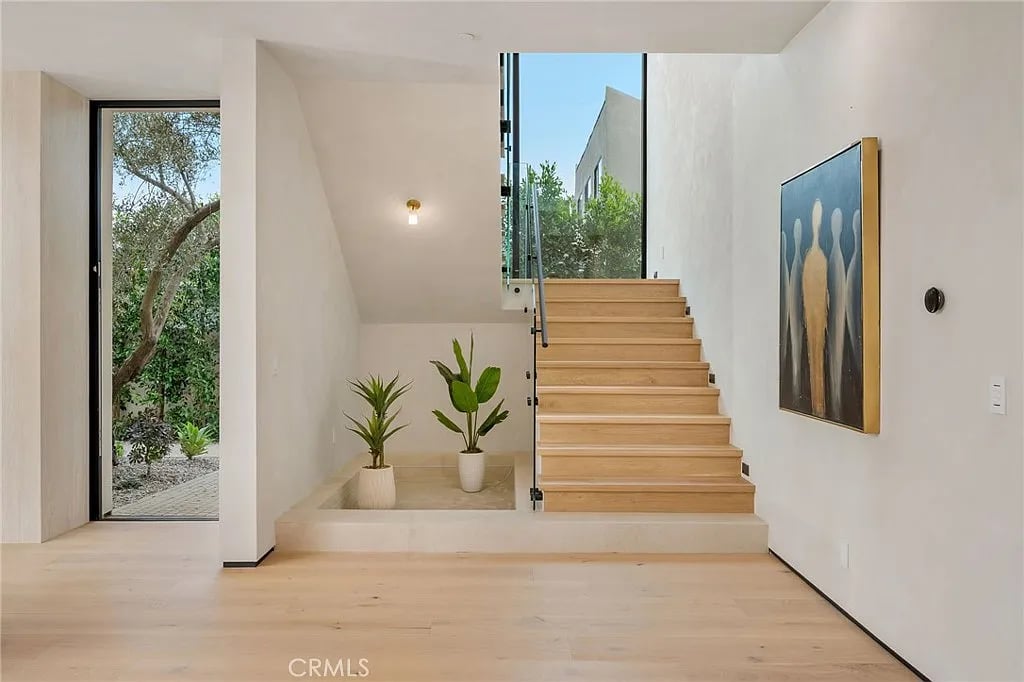 15447 Huston St