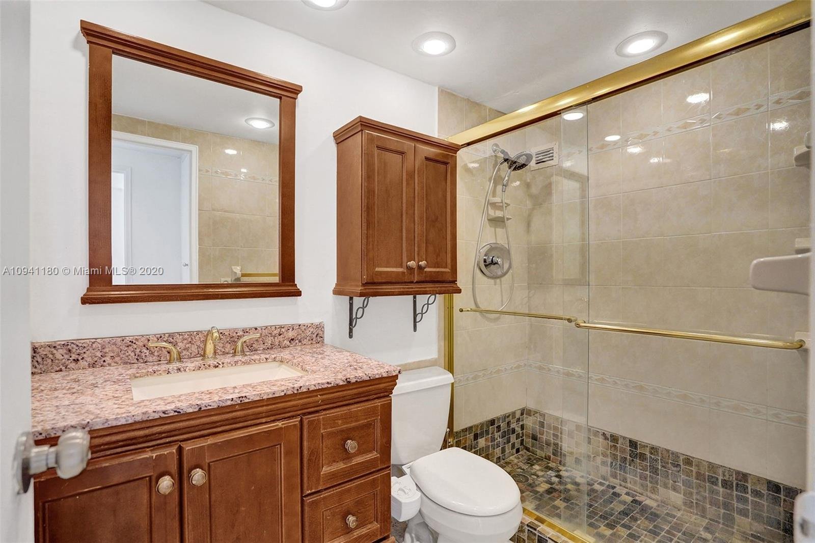 10185 Collins Ave APT 818