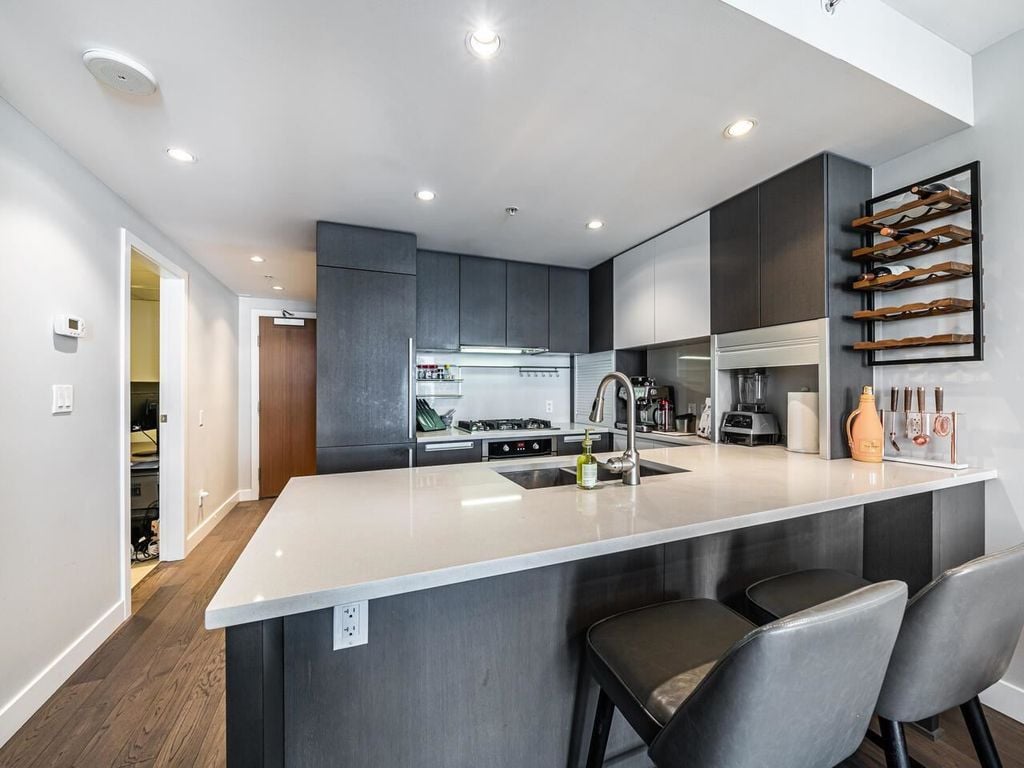 288 W 1st Ave, #1202
