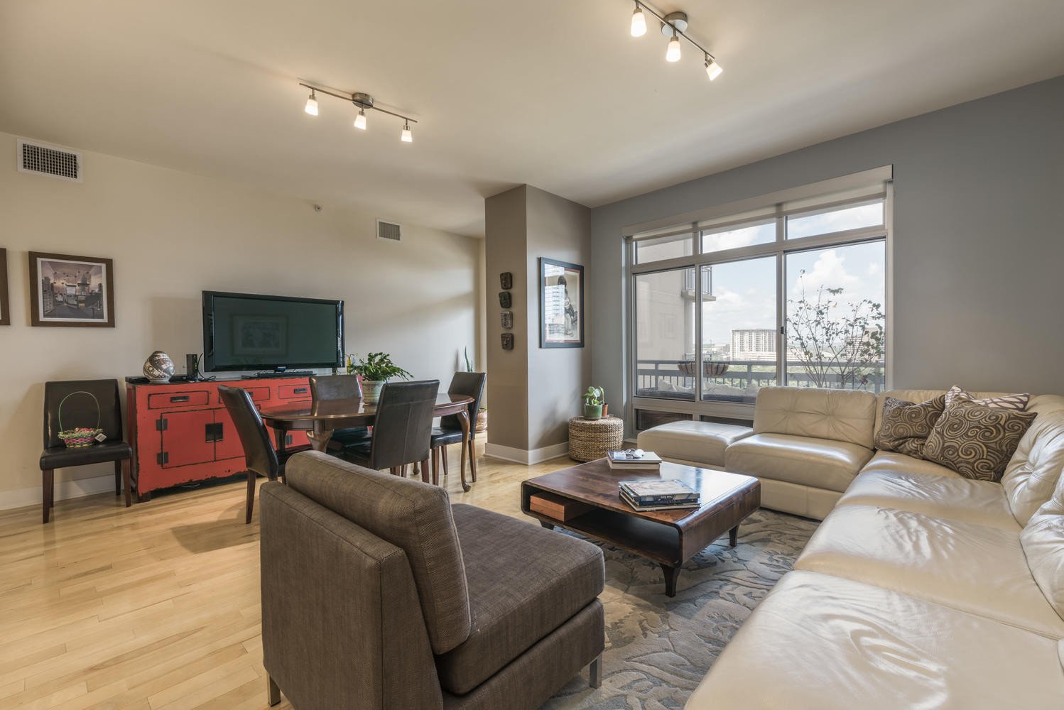 603 Davis Street #902