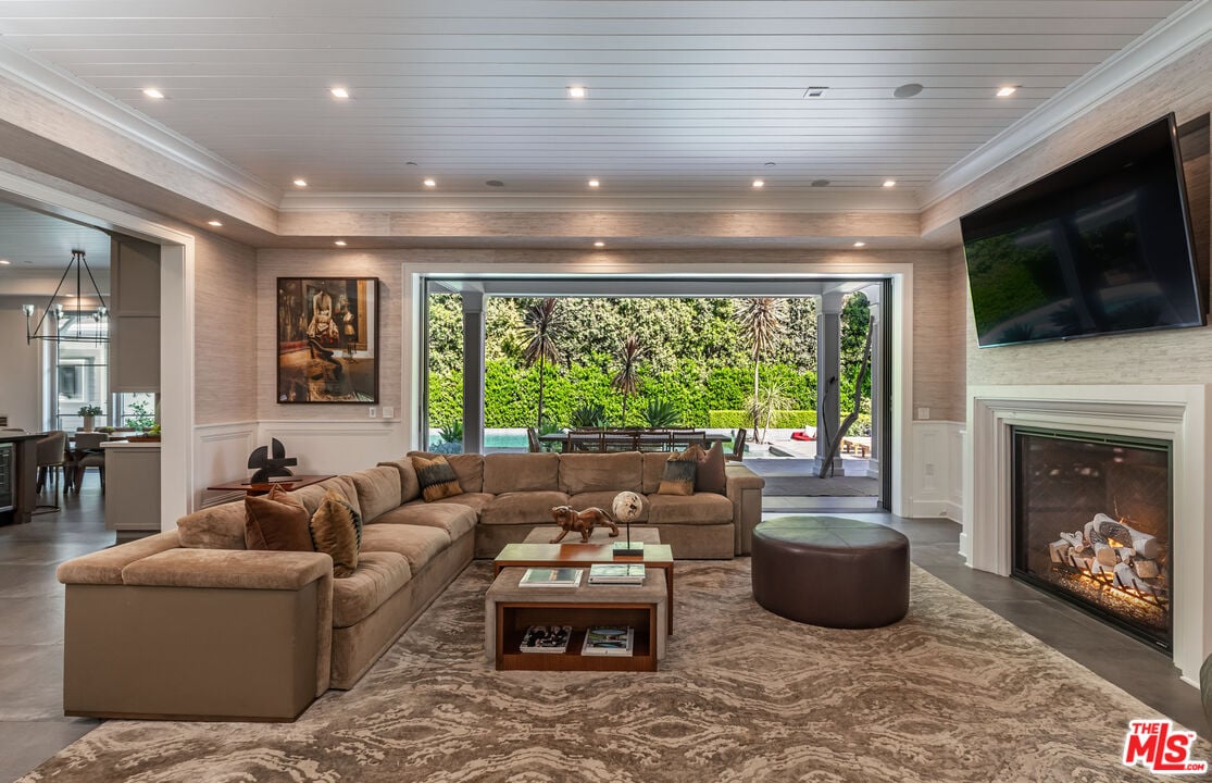 Monarch Reserve, N Norman Pl, 90049