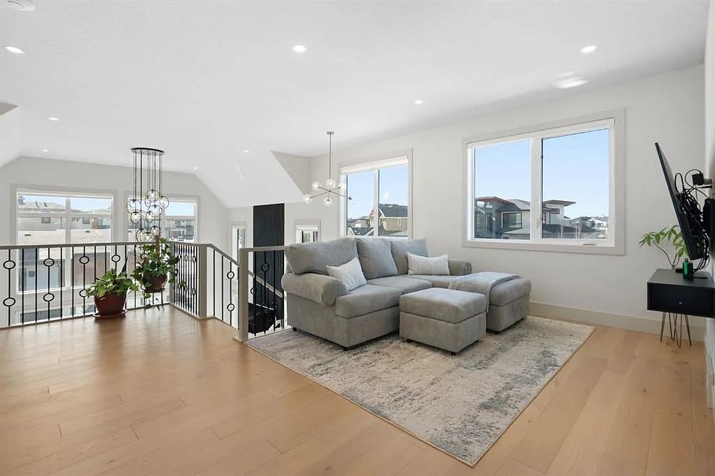 73 N Waters Edge Gdns