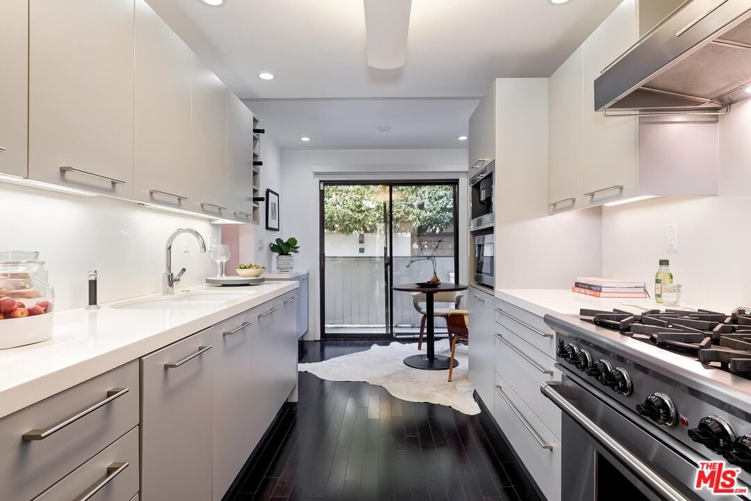 1131 20th St Unit: 2