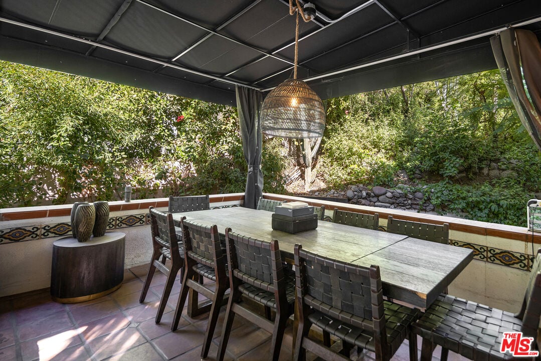 Velaris Estate, Laurel Canyon Blvd, 90046