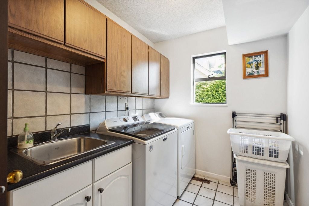 5195 Sapphire Pl