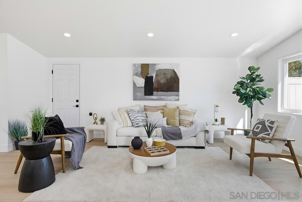 5165 Winthrop St San Diego CA 92117