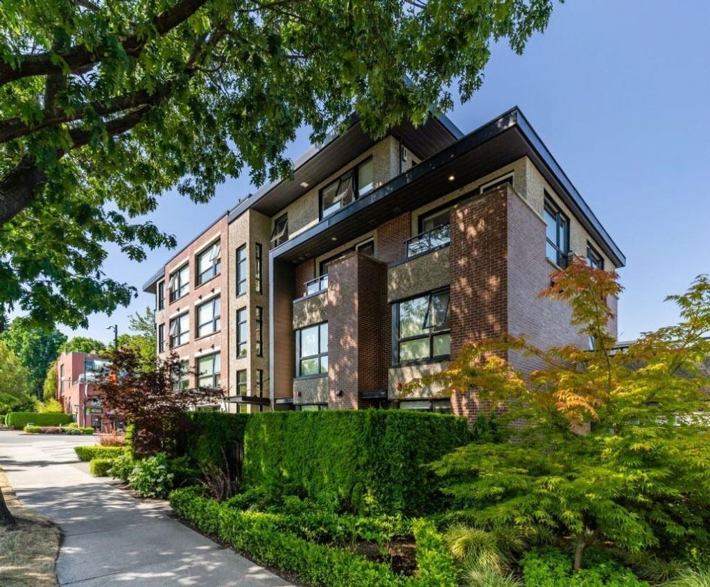 2481 Waterloo St, #301