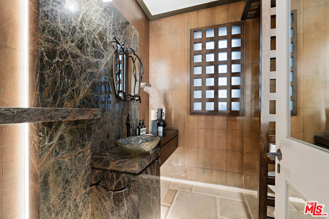 Century Woods Dr, 90067