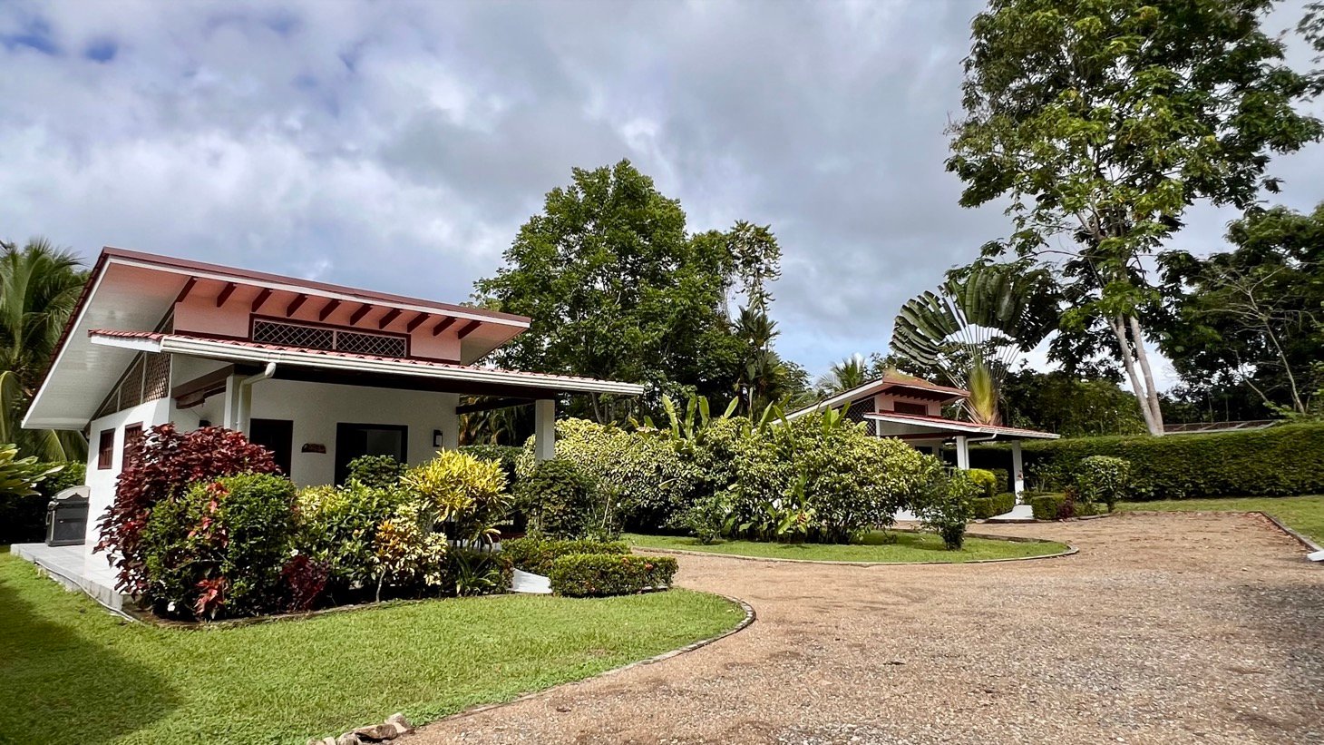 Home, 2 Rental Cabinas & Expansion Potential in Ojochal