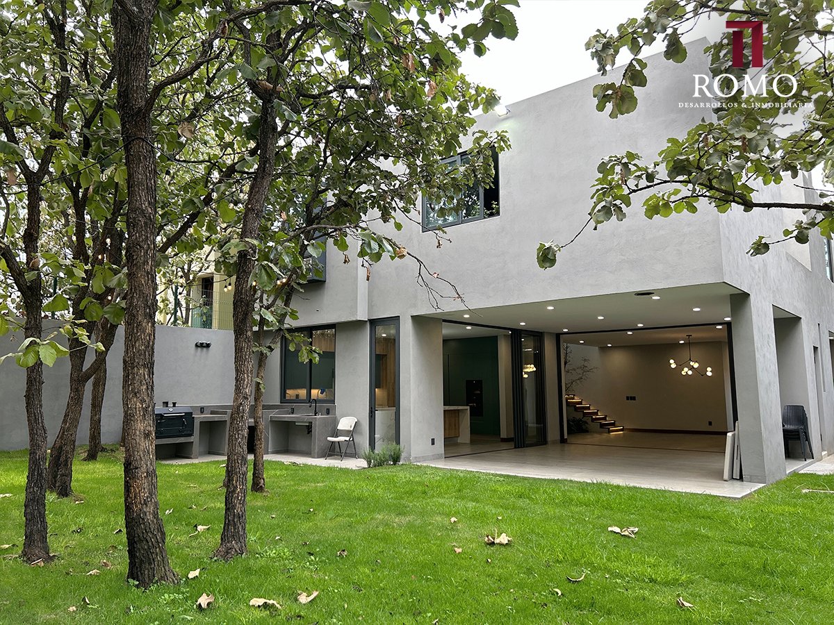 CASA CARRILLO EN VENTA EN BUGAMBILIAS $23'400,000.00 MN