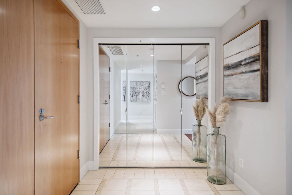 499 Broughton St, #1402