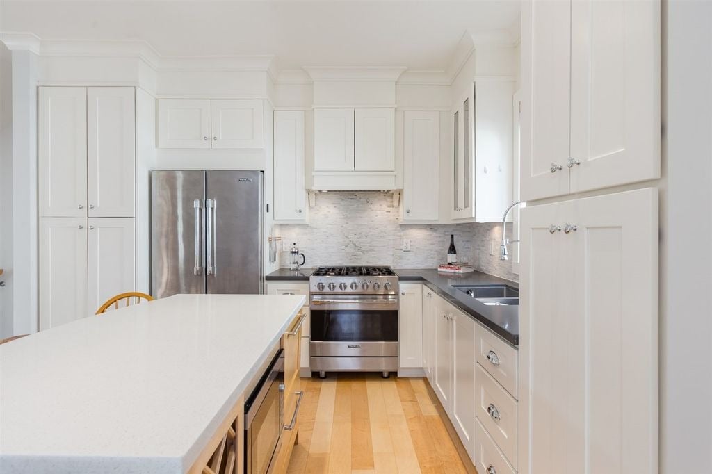 2326 W 7th Ave