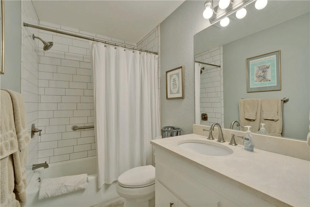 411 North Horseshoe Blvd