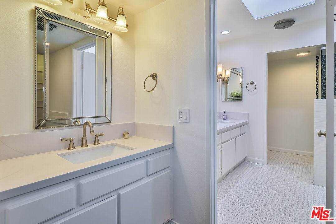 18100 Burbank Blvd Unit 19