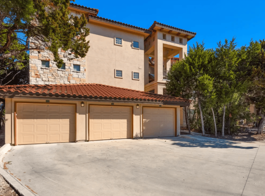 Lease Today and Enjoy 6 WEEKS FREE!