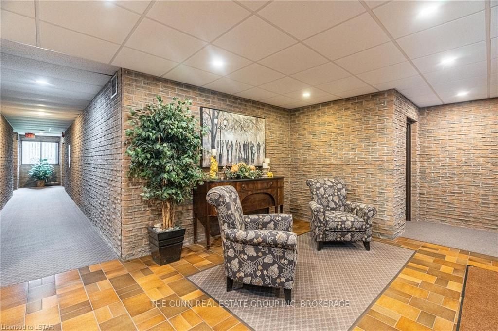 300 Everglade Cres 22