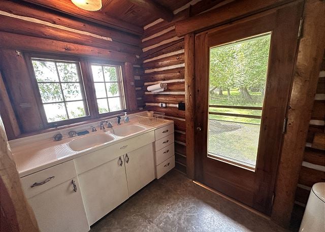 Randall's Point End Cabin 