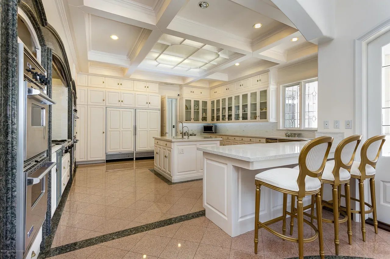 4158 Commonwealth Ave