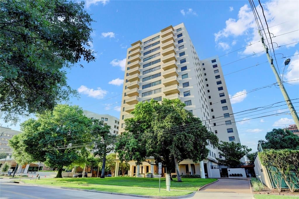 1400 Hermann Dr, #3A