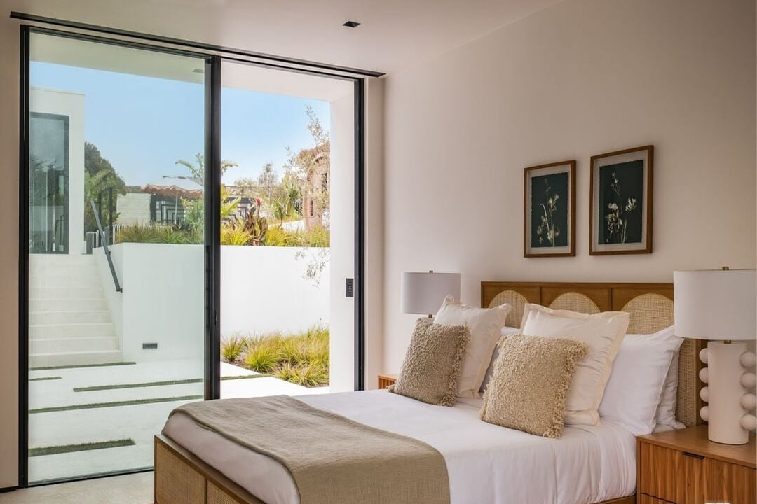 Skyreach Manor, Dume Dr, 90265