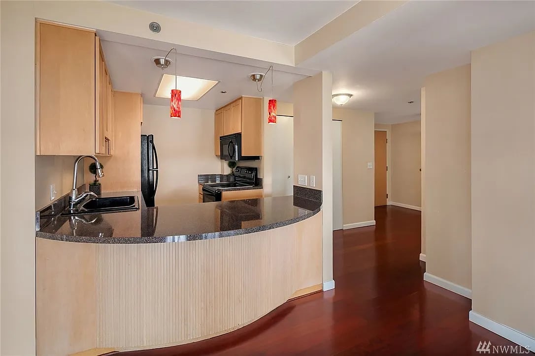 121 Vine St #605