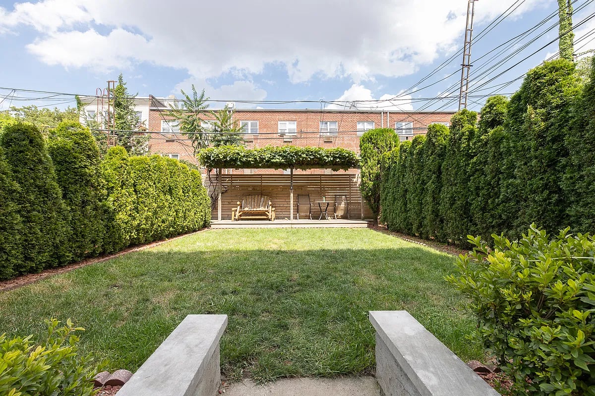 97 Eckford Street #1R