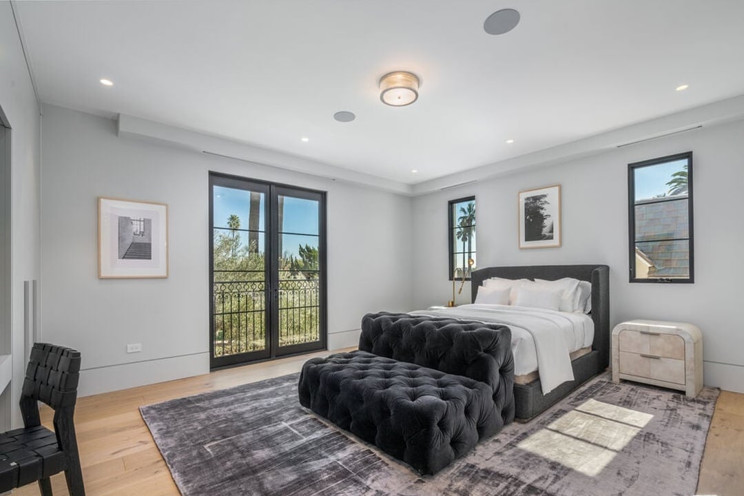 Silverreach Pavilion, N Hillcrest Rd, 90210