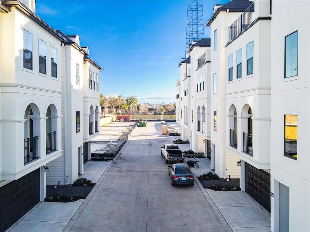 3330 Beverly Forest Dr