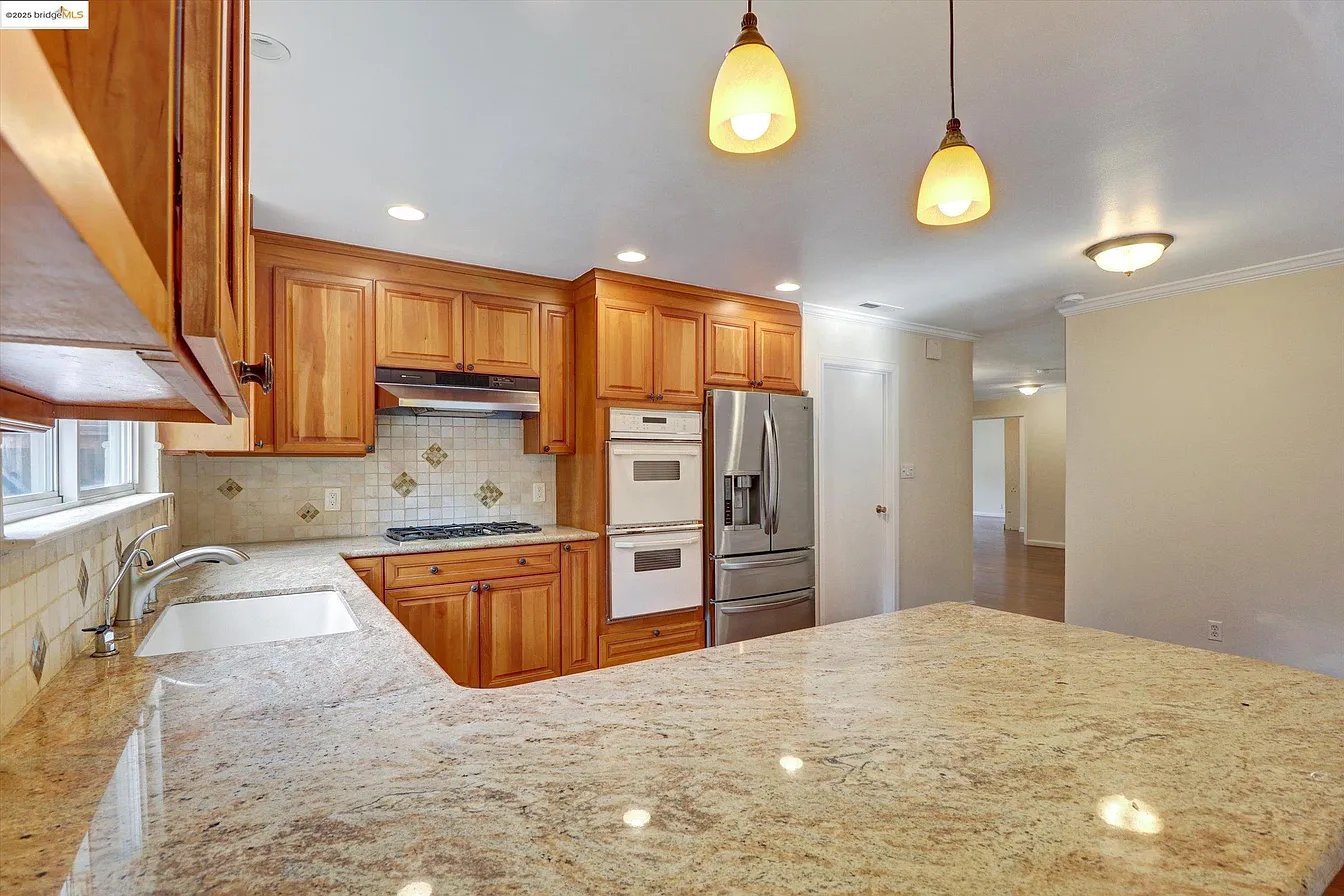 8153 Surrey Ln