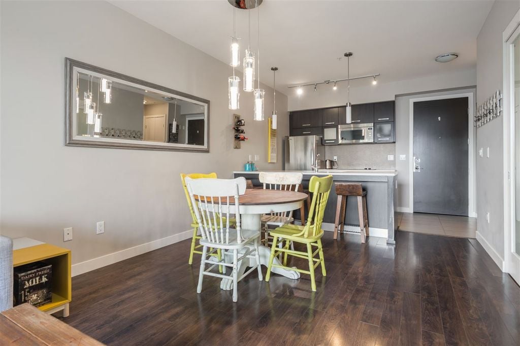 3333 Main St, #208